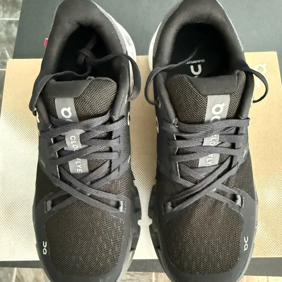 New!! On Running Cloudflyer 4 Black and White Shoes - Picture 7 of 9